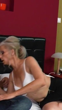 Sexy Mature Housewife Gets Fucked by a Toyboy