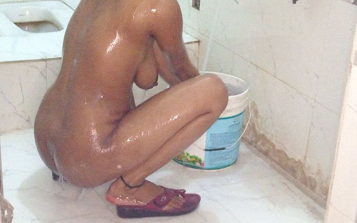Rinki559: Indischer desi bhabhi badezimmerwaschkörper hindi audio