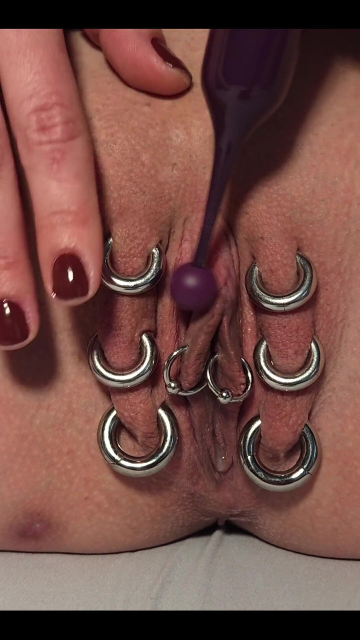 Dirty Molly: Endlich rasiert und masturbiert