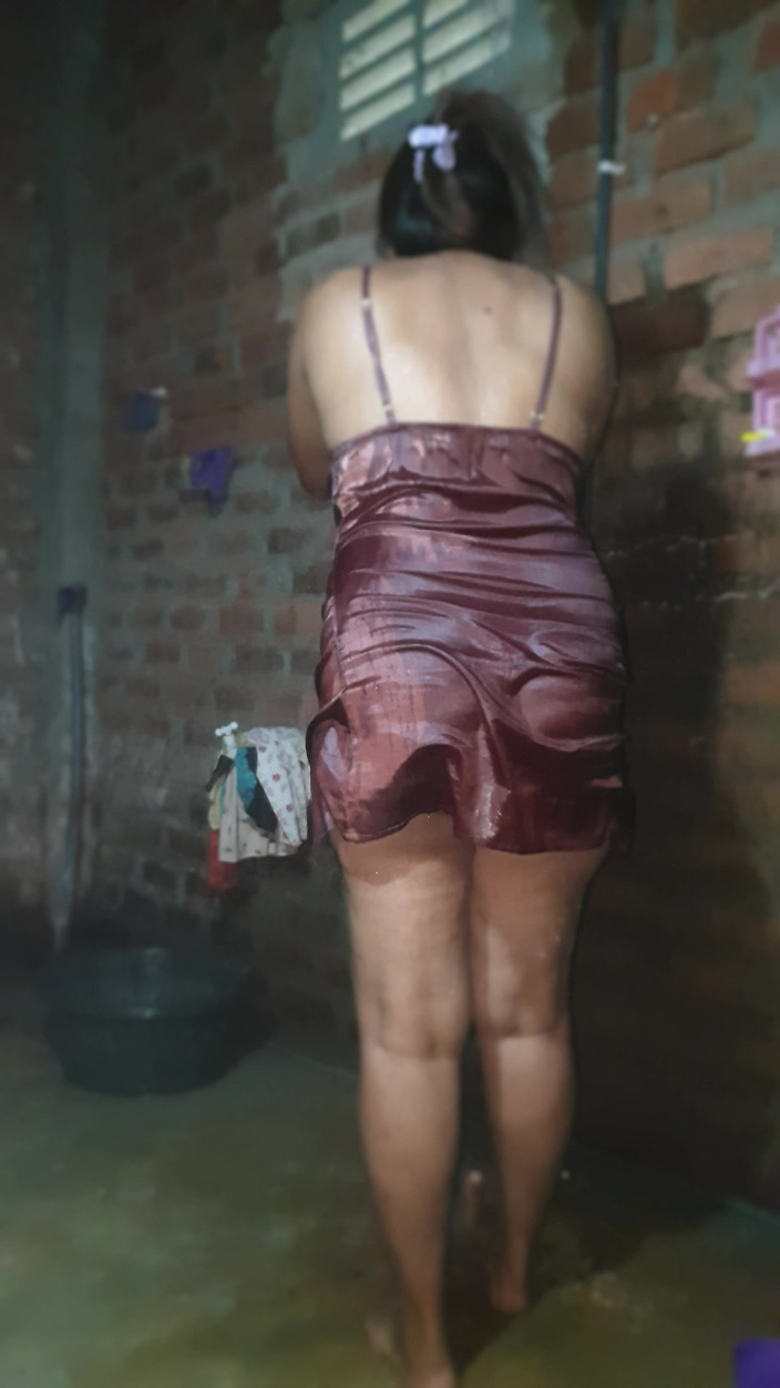 Tiyana: 핫와이프 목욕