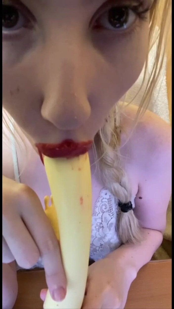 ElzaKom: Consolador chupó Elza Cum