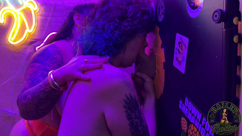 Sharedwife90: Bailey Boston e Kennedy Starling compartilham dotado branco no Gloryhole