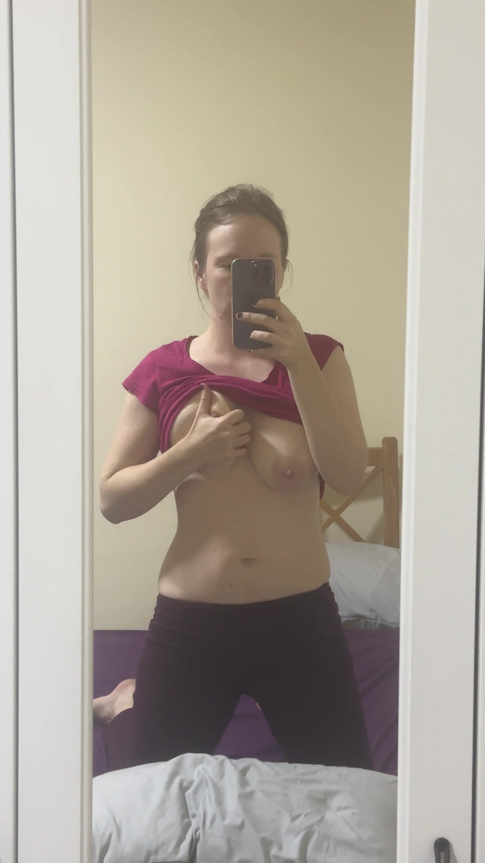 SweetLucy96: 床上的深夜乐趣