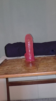 Cavalco Un Grosso Dildo Anale E Spalancando