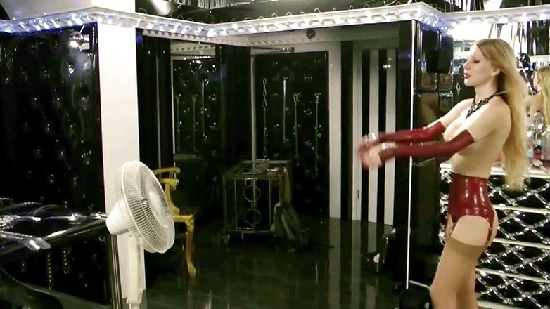 Amator Media: Bondage strict, facesitting et branlette méchante, partie 2