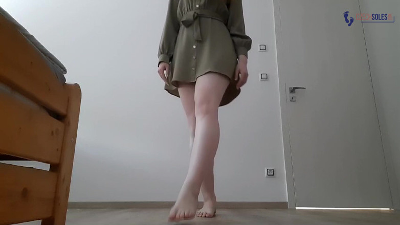 Czech Soles - foot fetish content: Amatérské opotřebované byty, silonky a bosé škádlení (4k 2160p)