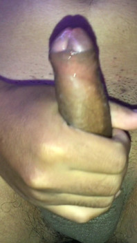 Masturbation d’un pénis riche et mignon