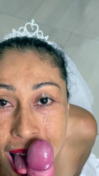 Latina Bride Wants You to Paint Her Face with Your Cream