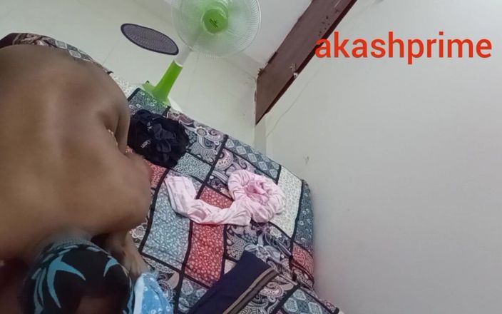 akashprimex790: Super sexy heißes bhabhi mit dicken möpsen erwischte sie allein...