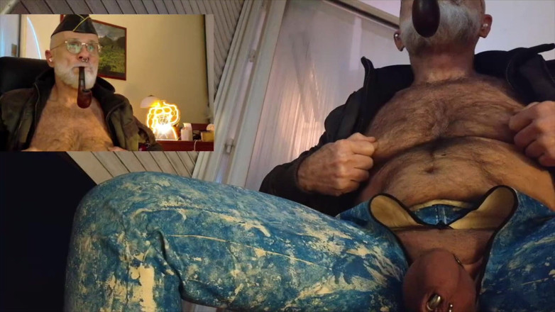 MusclesCigarsFFPig: Папа курит сигару и трубку, мастурбуя