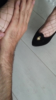 J'adore ses pieds en bas résille