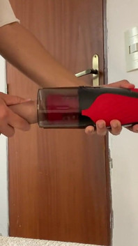Eu comprava um masturbador automático japonês e descobri que meu pau não se encaixava dentro
