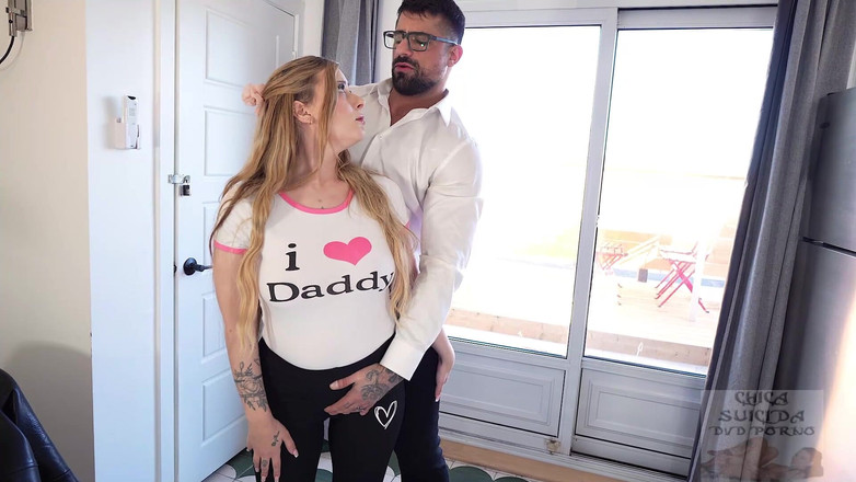 Chica Suicida DVD: Grandes tetas de la niñera Camille