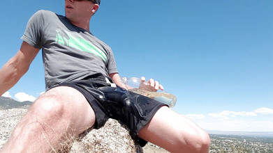 Lapetus: Поливаю писсину по всем моим шортам в походе