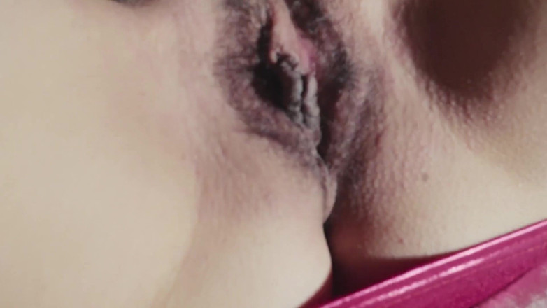 Jay_kate: ฉันเลียหี MILF กระโปรงสั้นจนเธอแตก