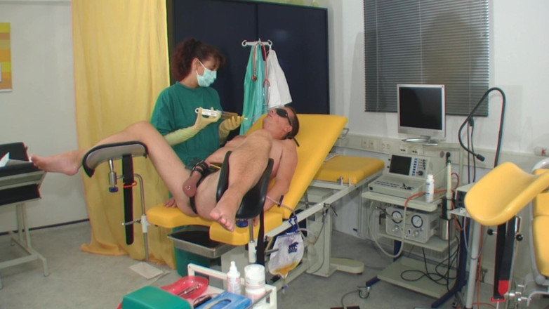 Rubber & Clinic Studio - 1ATOYS: Aşırı sidik tedavisi