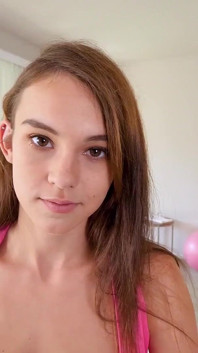 Casting hubená tetování zdarma sotva legální teen Ellie Eilish v kalhotách na jógu
