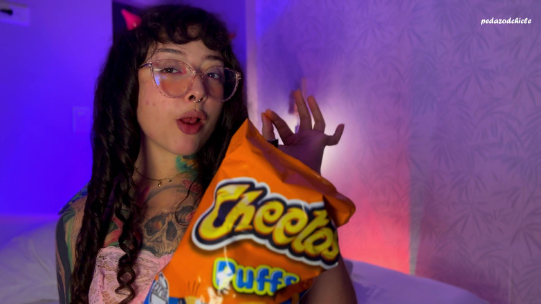 Pedazodchicle: 甘特斯让你看到他咀嚼的食物和打屁股