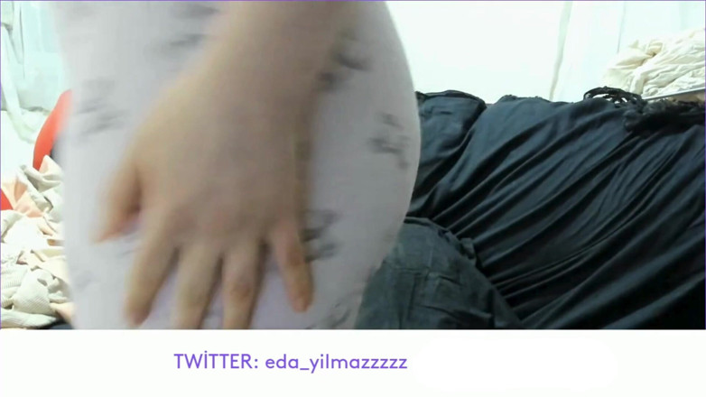 bigass_sexy_bigboobs: Masturbazione in pigiama