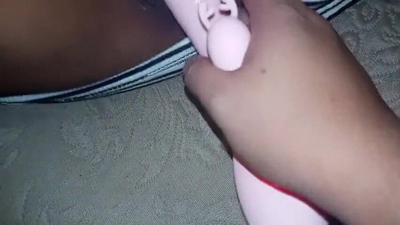 BigassMILF40: Masturbándose el coño cachondo de mi hermanastra