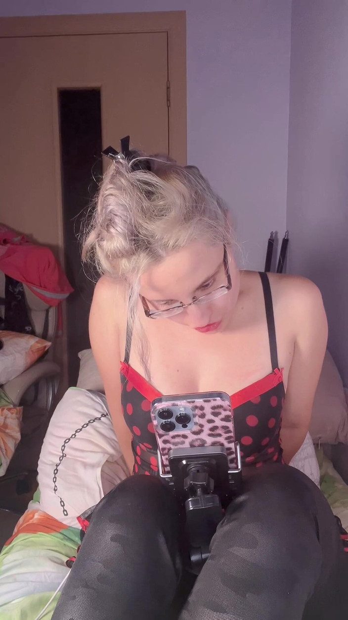 FinDom Goaldigger: 누드가 아닌 젖탱이 중독