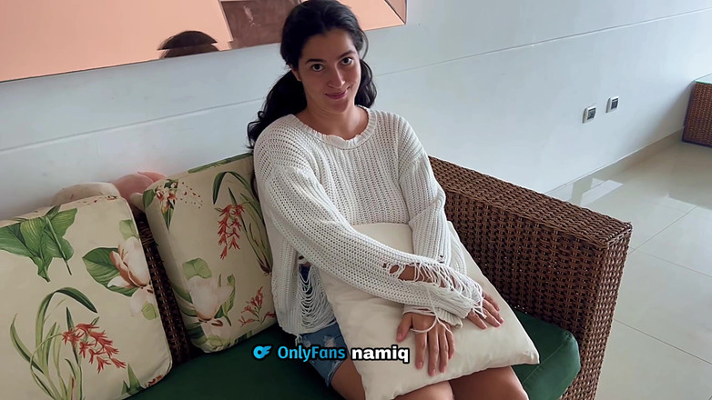 Roxxan: Nana meminta kenaikan gaji dan dia memasukkan penisnya ke dalamnya...