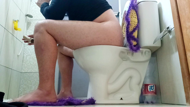 amateurbrazilian: Look at the Thickness of This Gay Hottie's Leg