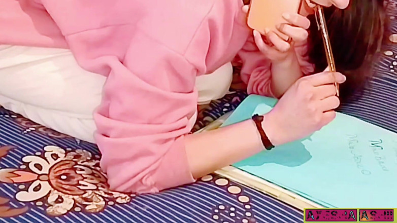 AyeshaAshii: Schau zu, wie diese geile schönheits-studentin zu mehreren intensiven orgasmen...