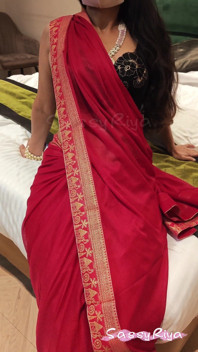 Sassy riya saare क्लोज अप Cleavage