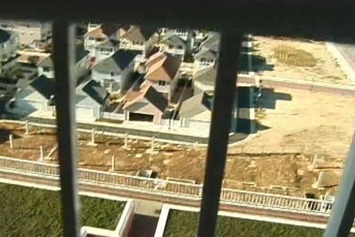 NM fetish femdom videos by Princess Nikki Cruel: 热辣少女得到她的奶子直到它们爆裂