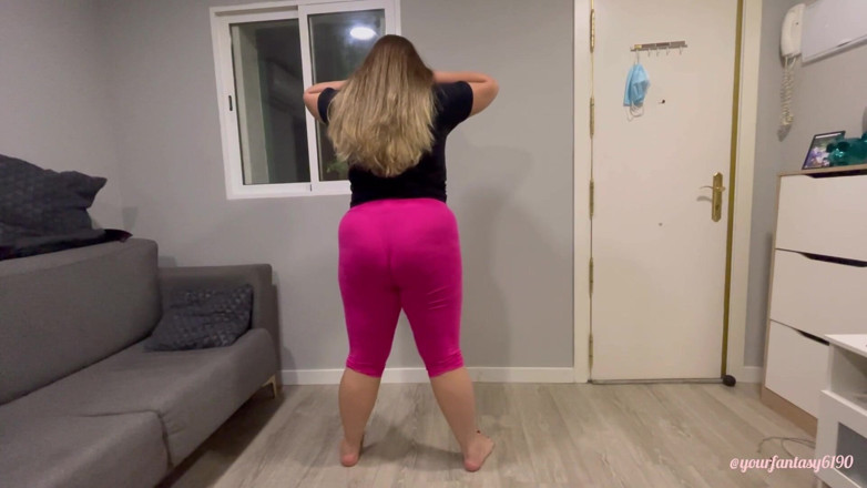 Your fantasy studio: Gassy squats in pink leggings