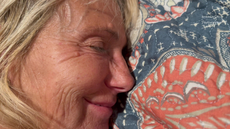 InternalDrive: ムラムラした妻がお尻をオーガズムまで犯されます。