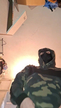 Un Uomo Con Una Maschera E Un Grosso Cazzo
