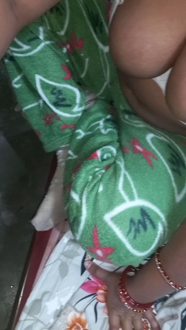 Rucku: Cuplu nou căsătorit care are parte de romantism împreună.