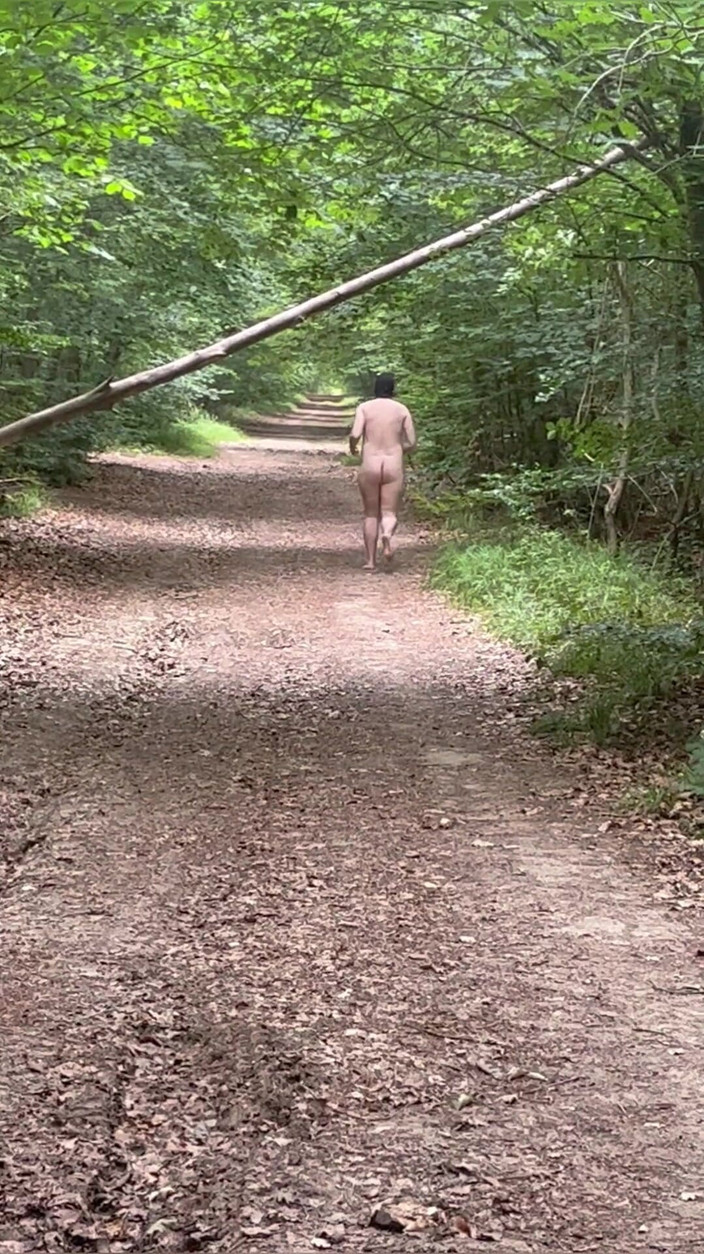 Maitresse Clara: Penghinaan Di hutan...