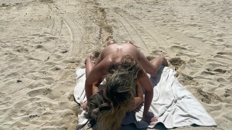 CJ Films: Pertempuran seks Lora Cross vs Sinthia Bee di pantai