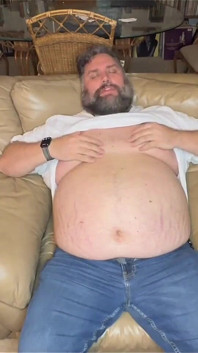 Relaxando com um frio e um pau quente