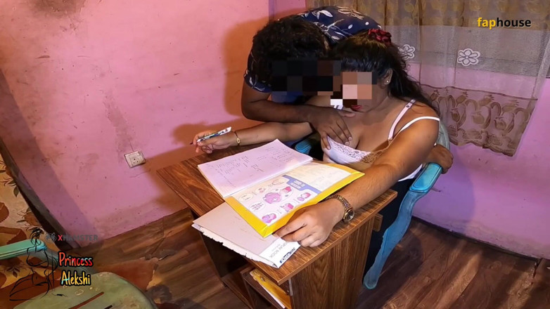 Princess Alekshi: Je baise ma secrétaire indienne à gros nichons après une convention...