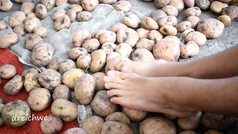 Dreichwe: Dotykając stóp pysznych ziemniaków