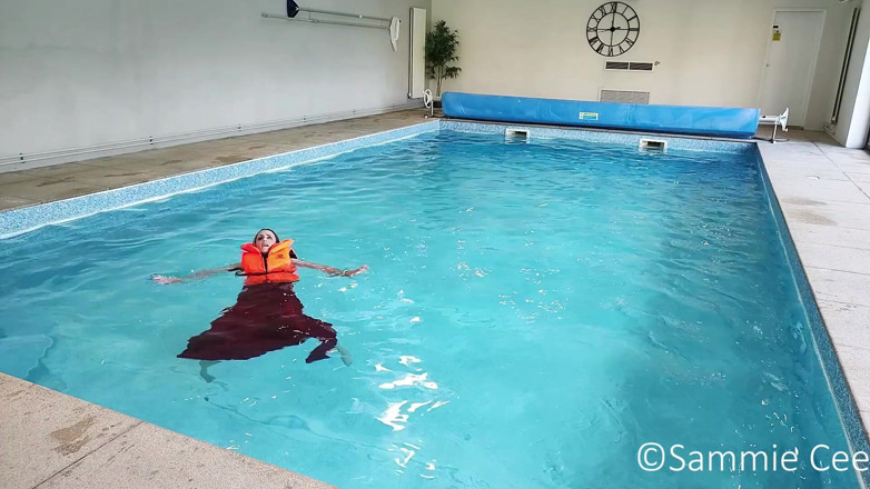 Sammie Cee: Áo phao buổi tối trên tàu