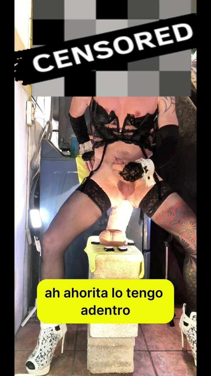 Benito414: Une transsexuelle transsexuelle chevauche une bite anale monstrueuse