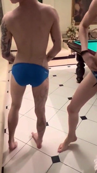Jongens jongens met grote pikken hebben plezier in de sauna, een man met een grote lul neukte een strakke kontgaatje