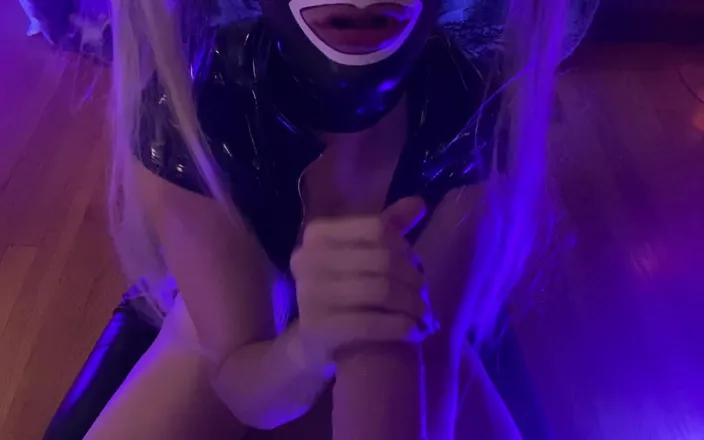 TheRealKittyD: Latexová kapuce Nedbalé kouření POV