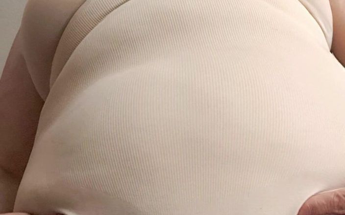 Mommy big hairy pussy: Le mari aime voir les seins