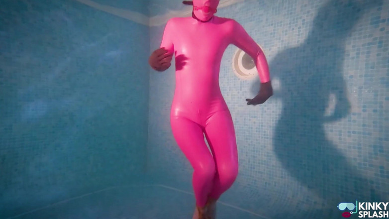 UKCuteGirl Lucy Lauren: Hooded Latex Slave Weighted Underwater Control