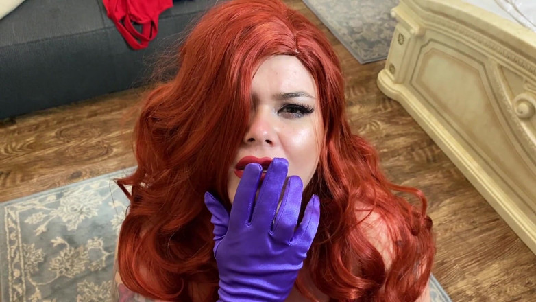 Roxanne Miller: Jessica elbise satmak için emiyor