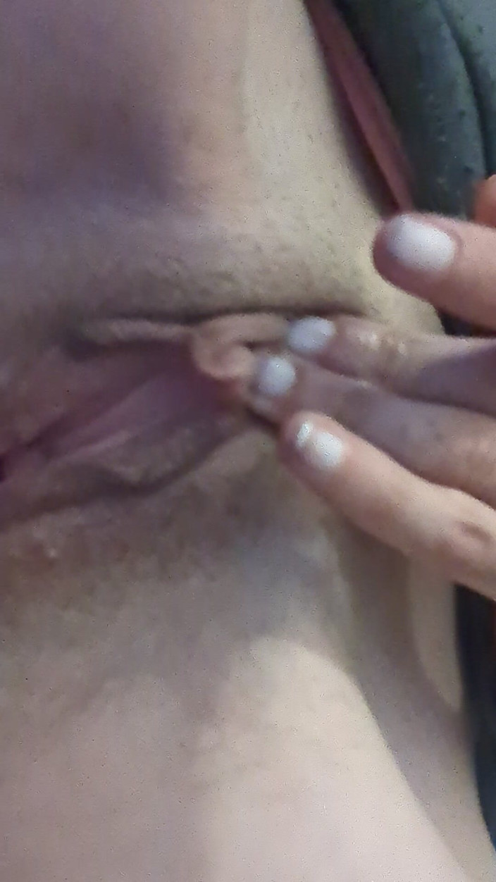 Laneee: Pussy Playing