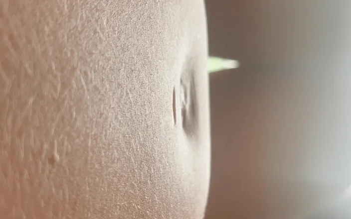 Sultry Silvea: Zwoele Silvea slikt je in vóór het werk