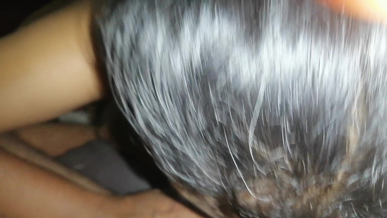 Tina Baby: 岳父的巨大鸡巴在他的 sarom 下面挂出来为继女