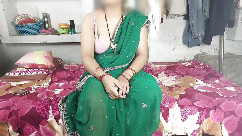 Pyaripooja22: Krásná mladá nadržená nevlastní sestra vzala do ruky kondom, položila...